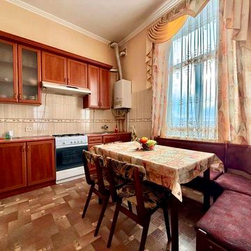 Оренда 2-кімнатної квартири 69.4 м², в центрі Дрогобича, вул. Шевченка