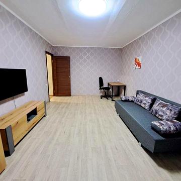 Сдам СВОЮ 1-ком.кварт. на Тополе ,  2 этаж. Без комиссии