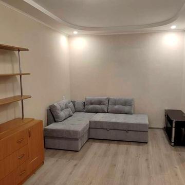 Квартира в центрі по вул. Хрещатик з ремонтом, меблями та технікою!