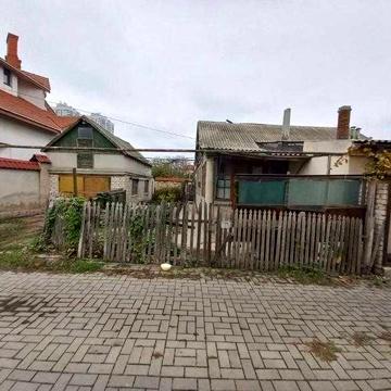 Продам! Полдома на Таирова с участком на улице Новгородская