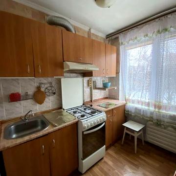 Продається охайна 3х кім. 62м2 4/5 в районі Епіцентра