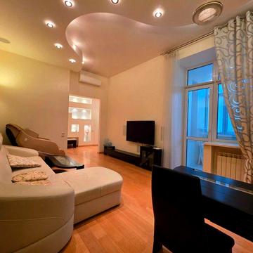 Центp. Шота Руствелі, ст.  метро " Палац Спорту". Двокімнатна