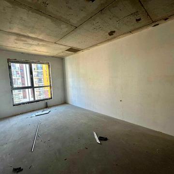 Велика 1-кімнатна 47 м² з частковим ремонтом