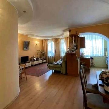 Трикімнатна квартира на Таїрово