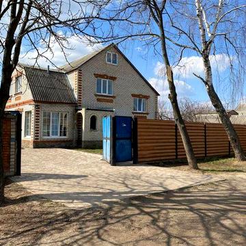 Продаж цегляного будинку