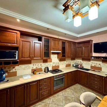 Трикімнатна квартира з хорошим ремонтом в м. Буча, поруч з жд