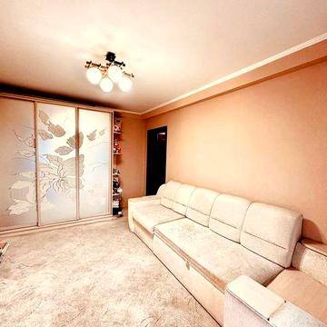 Затишна 2-к квартира 52 м² вул. Раїси Окіпної 9 м. Лівобережна 10 хв