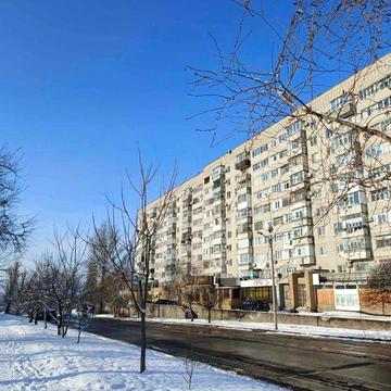 Квартира уже с мебелью и бытовой техникой.