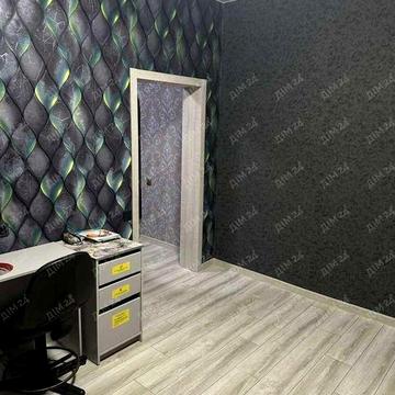 Тепла трикімнатна квартира в тихому районі