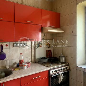 Салютна вул., 11