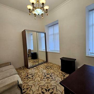 Сдаётся двухкомнатная в Центре