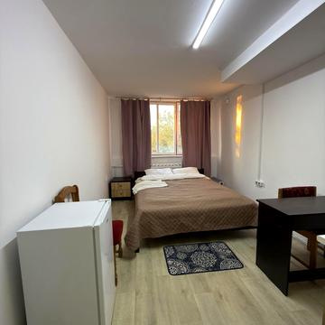 Максима Рильського вул., 12