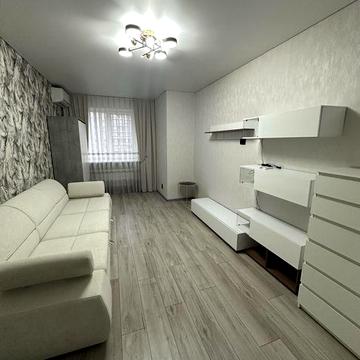 Здам в оренду 1 кімнатну квартиру р-н Літака в новобудові від власника