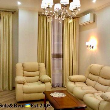 Л.Українки бул. 7-А. 2-кім. 100 м2. Всі вікна виходять у двір на парк!