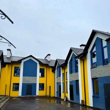 Таунхаус в Ірпені з  мансардою  і високою  стелею.