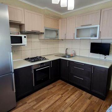 Сдаётся 2х ком.  Южный мкр-н, ост. "Ромакс"