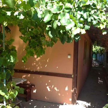 здам невеликий  будинок (сдам небольшой домик) з мiсцем для авто