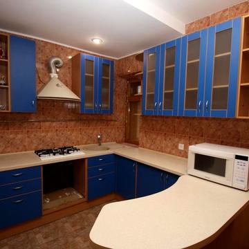 Сержанта Медведєва вул., 6