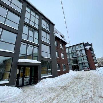 Продаж 1 км квартир на Білогірській