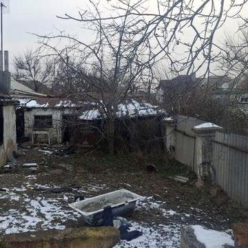 Земля та частина будинку