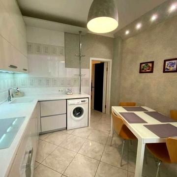 Гната Хоткевича вул. (Червоногвардійська), 8