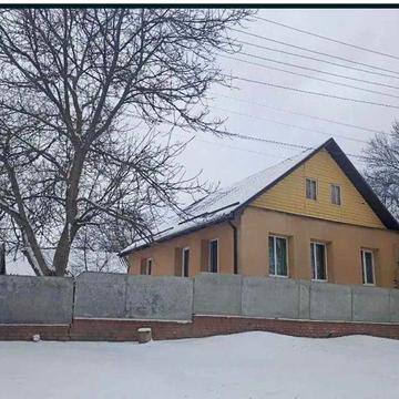 Продам дом в Валках. Центральная часть Участок 7 сот .2 вида отопл TB