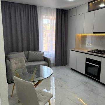 Академіка Корольова вул., 1