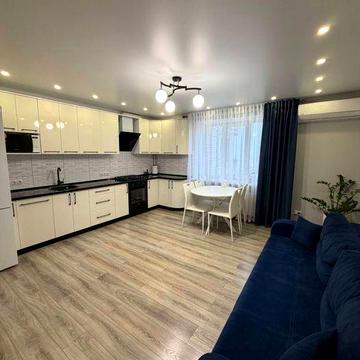 Велика 3-кімнатна квартира 106 м² з євроремонтом у цегляному будинку