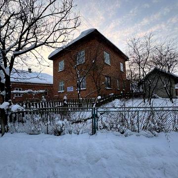 будинок з комунікаціями неподалік м. Жидачів