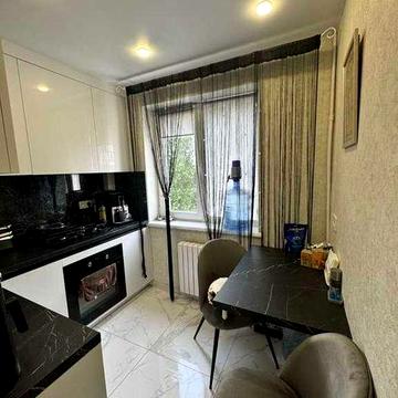 Сдам 1-комнатную квартиру ул. Мономаха\Центр