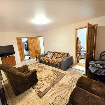 Дом . 4 комнаты. Левый берег Днепра. Риелторы не звоните.