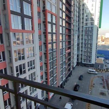 Велика 3 кімнатна квартира в новобудові на Таїрова