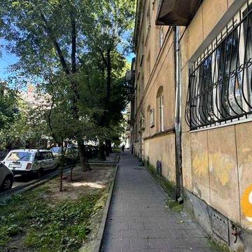 Продаж 2 кімнатної квартири у ближньому центрі Львова, вулиця Чубая