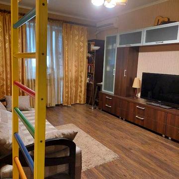 Киев,ул.Братства тарасовцев,6. Хорошая 1 комн кварт ст м Харьковская