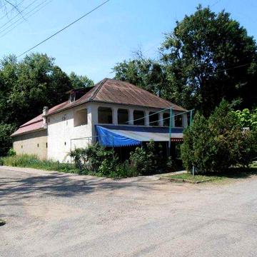 Будівля 390,5 кв.м. під будь-який бізнес,  в центральному парку Чопа