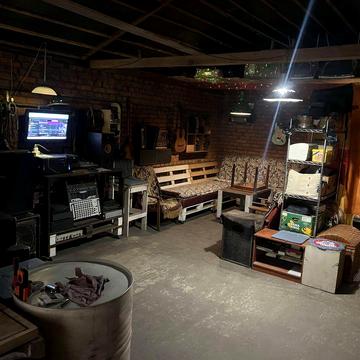 Продам участок 10 соток з будівлями центр міста