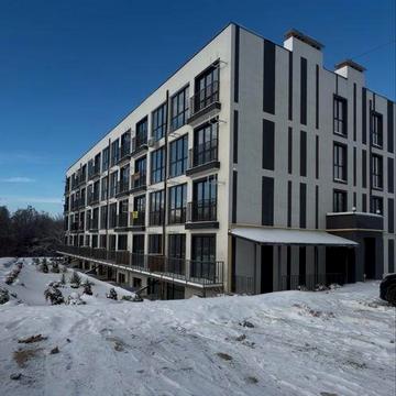 Квартира з ДВОРИКОМ в зданому будинку! 43м2