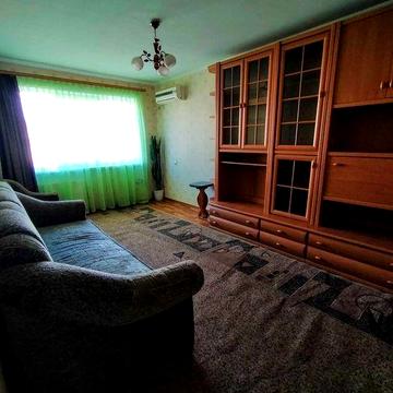 Господарь здає 1-кімн. Меблі, техніка, газопалення.