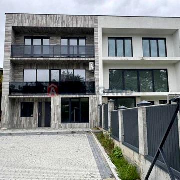 Продається котедж з ремонтом у смт. Поршна