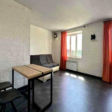 Квартира-студія в оренду, сучасний ремонт,зручне розташування.Є світло