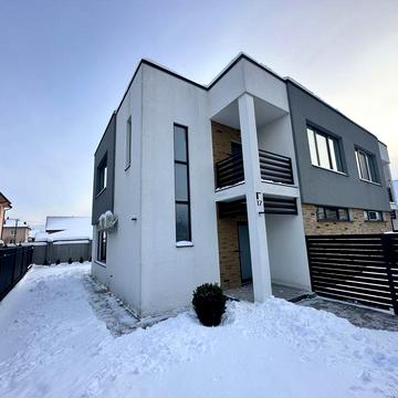 Дуплекс з якісним ремонтом в Крихівцях. Обжитий район новобудов.