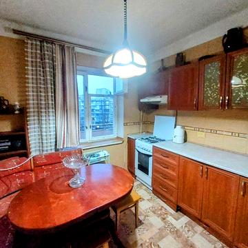 Продам 3к квартира 5хв від метро КПІ, 71 кв.м., 89000 у.о.