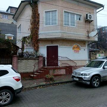 Продам особ 170 м² 2 этажа и цоколь  Білоусова 18