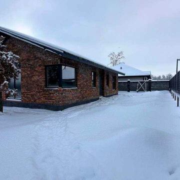 Будинок з штукатуркою, стяжкою, електрикою, сантехнікою, тепла підлога