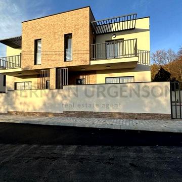 Продаж будинку 125 м.кв / 1.5 сотки / БАМ