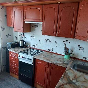 Здам 2 кімнатну квартиру на Сірко 15 . 2 поверх 4 дивани