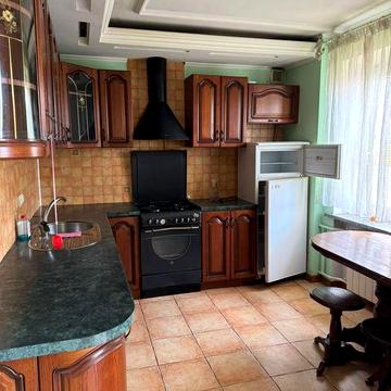 Квартира 3 кімнати (гардероб  та 2 балкона)