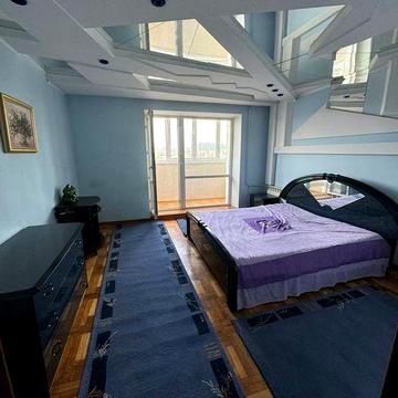 Квартира 3 кімнати (гардероб  та 2 балкона)