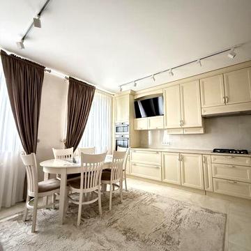 Без комісії! Оренда 2-кім. кв. + паркінг, по вул. Розточчя