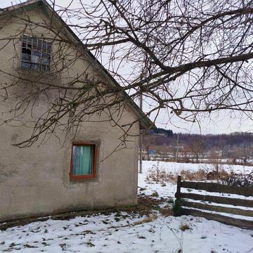 Будинок, земля,  біля Карпат